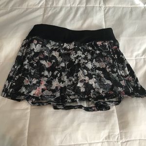 Lululemon Skirt. Size 4. Black Floral.
